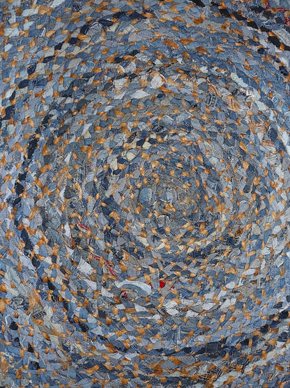 Round rug with a multicolored stone pattern